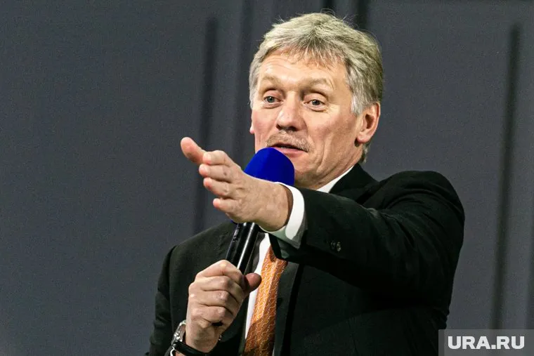 На переговоры нужно «заманивать» Зеленского, а не Путина, заявил Песков