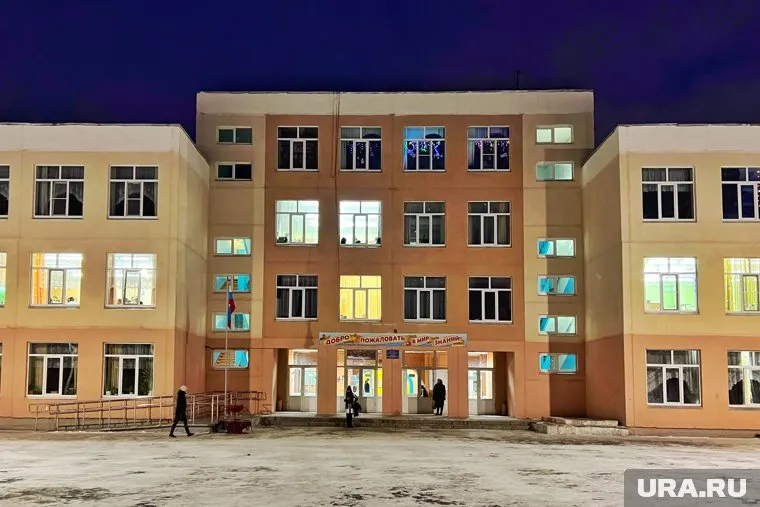 В школе №5 родители пожаловались на низкий забор на половине ограждений территории
