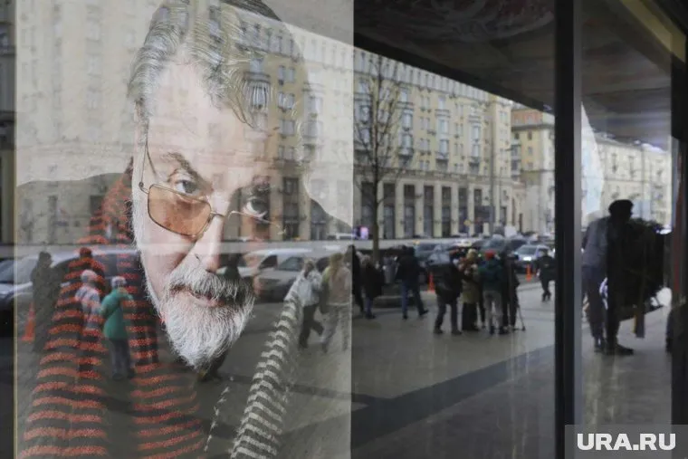 Иван Ургант заявил, что он всегда будут думать, как бы отреагировал Александр Ширвиндт