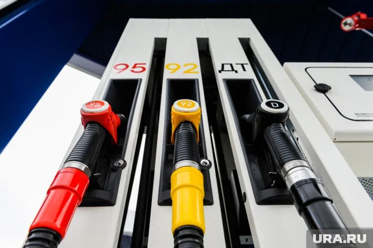 Цены на бензин в России растут даже при условии дешевеющей нефти
