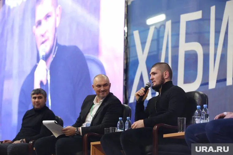 В Сургуте Хабиба Нурмугамедова ждал до отказа набитый спорткомплекс «Энергетик»