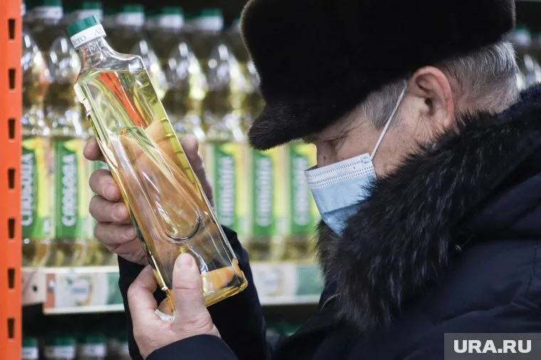 Кабмин продлил заморозку цен на сахар и подсолнечное масло