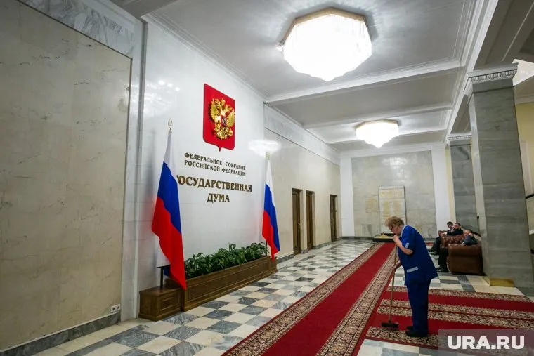 Депутатам Госдумы предложили досрочно сложить полномочия