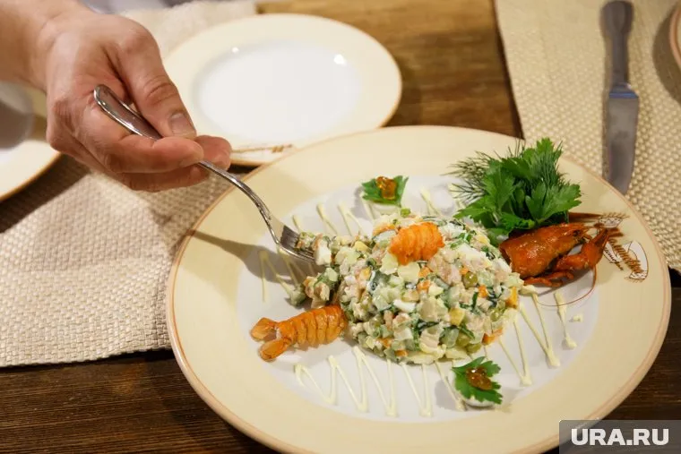 Вместо оливье в пост можно попробовать салат из фасоли, поделилась Антонина Стародубова