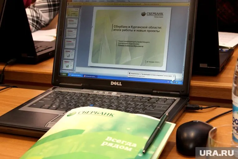 Снять средства с карты при помощи смартфона может каждый