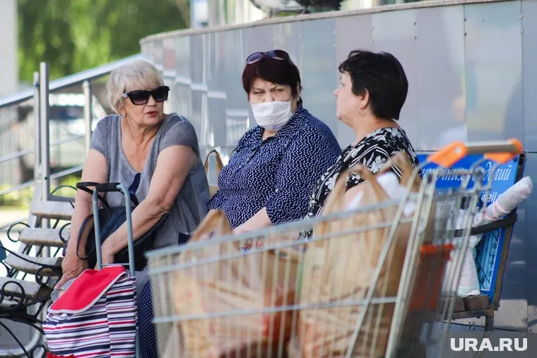 ВОЗ призывает носить маски и соблюдать социальную дистанцию