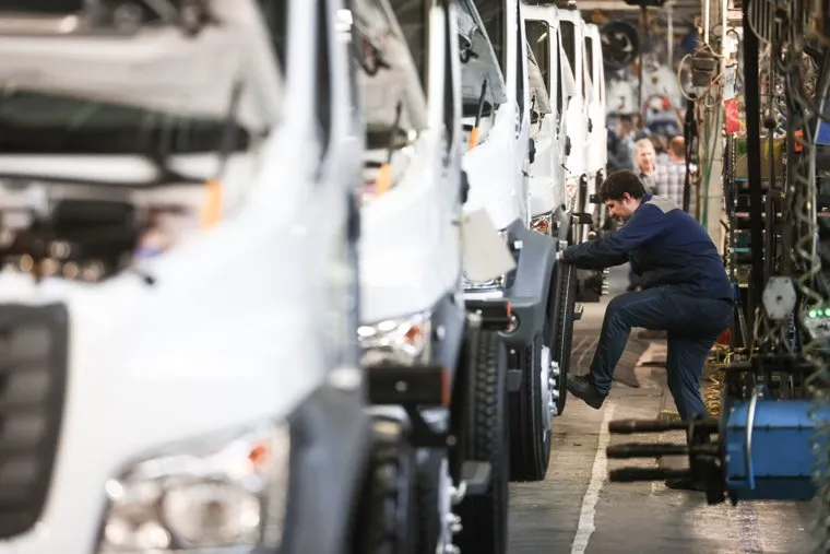 Конвейер Горьковского автомобильного завода. Нижний Новгород