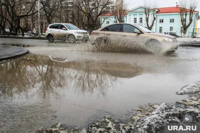 Глубина ямы под лужей 14 сантиметров