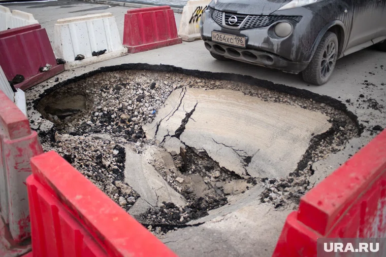 Пробки в Екатеринбурге и аварии из-за снегопадов