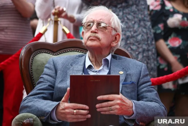 Жизни Ливанова ничего не угрожает, пишет Shot