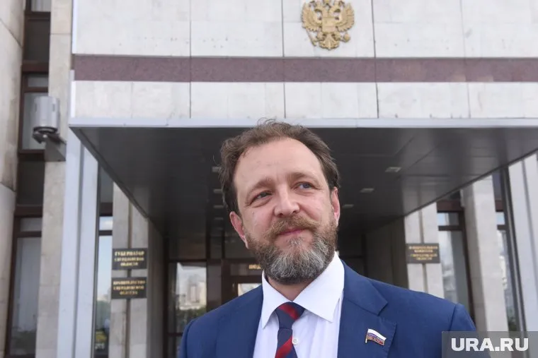 Регистрация представителей четырех партий — КПРФ, ЛДПР, «Справедливая Россия» и «Новые люди» — в качестве кандидатов на выборы губернатора области. Екатеринбург