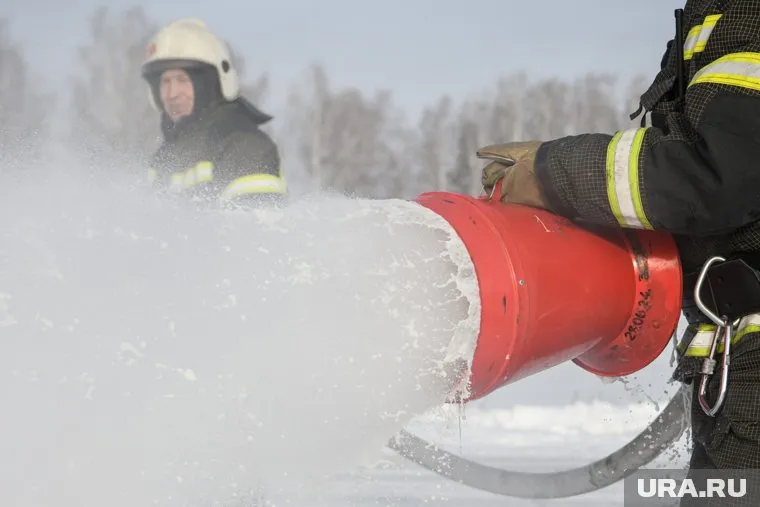 Сотрудники МЧС потушили пожар на базе отдыха