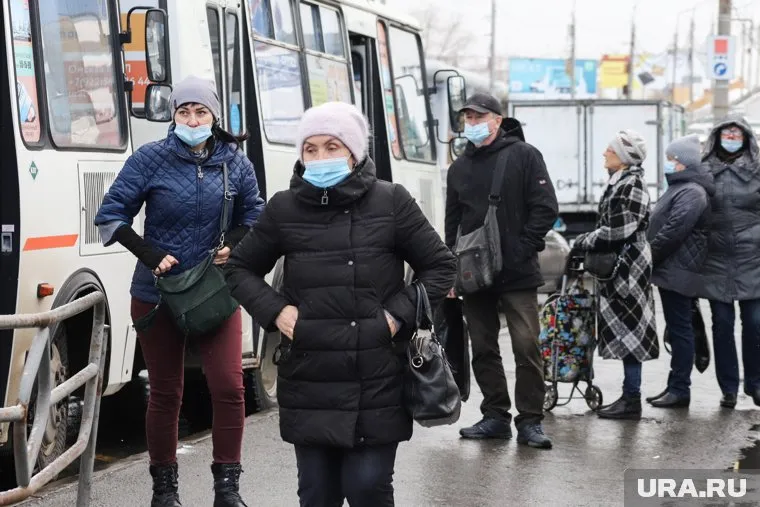 Некоторые ограничения из-за коронавируса в РФ введены по опыту других стран, сказал вирусолог Алексей Аграновский