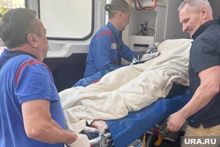 Выживший военнослужащий при взрыве автомобиля применил знания полевой медицины, пишут СМИ