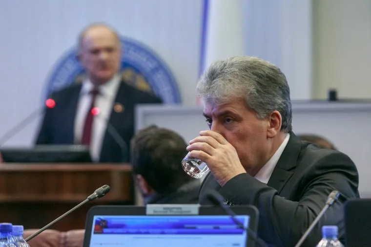 Заседание ВЦИК. Москва, стакан воды, вцик, грудинин павел, зюганов геннадий