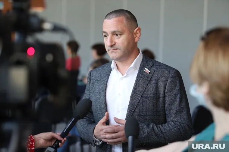 Александр Ильтяков считает, что учить детей должны профессионалы, а не родители