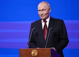 Путин и Собянин на одном Aurus приехали в Национальный космический центр