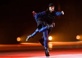 Фигурист Костомаров впервые вышел на лед после ампутации стоп