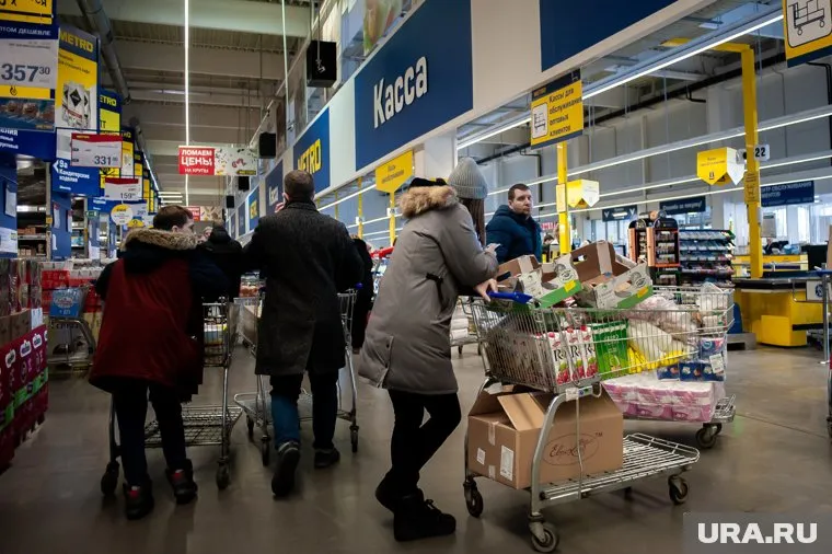 Горожан успокоили: дефицита нет, запасов продуктов хватит на два месяца