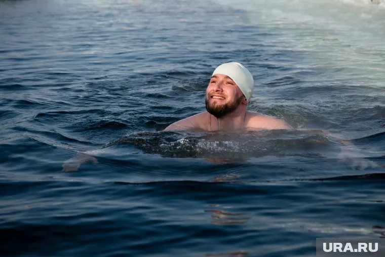 Во время турнира по шахматам в холодной воде будут находиться 20 человек