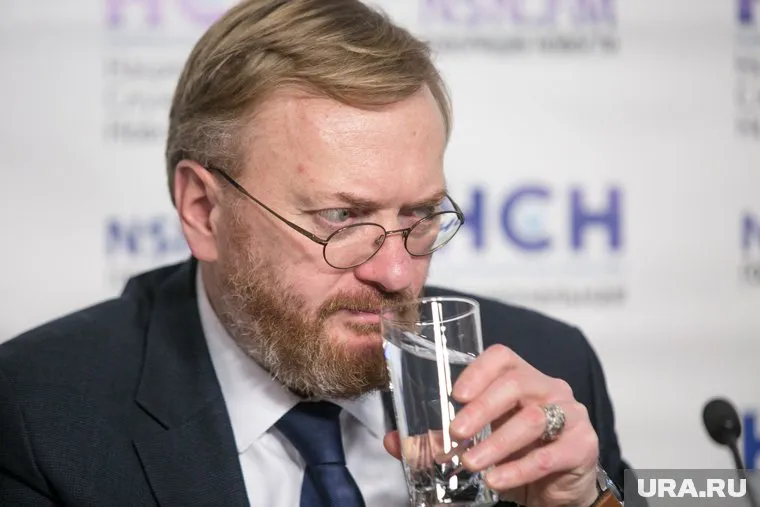 Виталий Милонов призвал Россию полностью отказаться от доллара