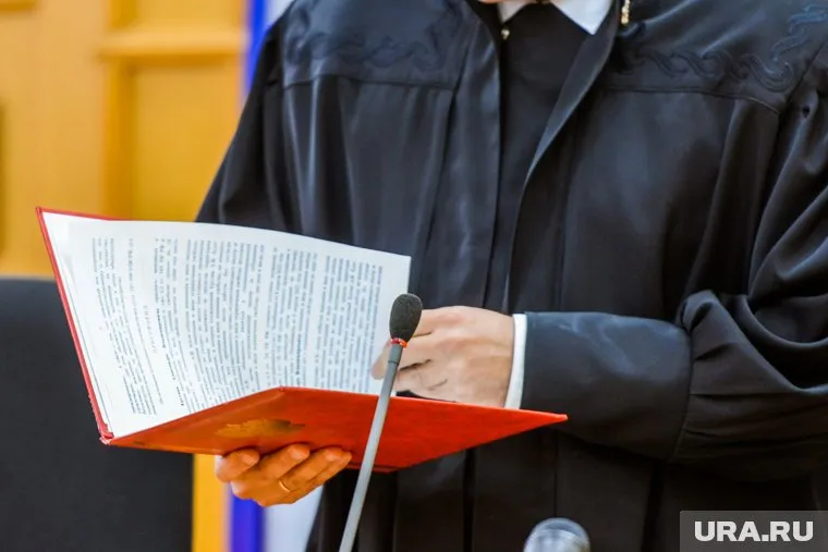 Александр Ладин, рассматривающий дело Далера Бобиева, является известным в Екатеринбурге судьей