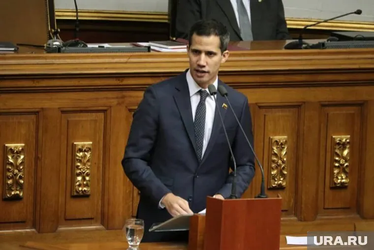 Решение о признании Гуаидо временным президентом Венесуэлы вызвало аплодисменты среди парламентариев