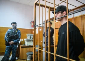Суд допросит экс-полицейского, который оговорил своего племянника — редактора URA.RU