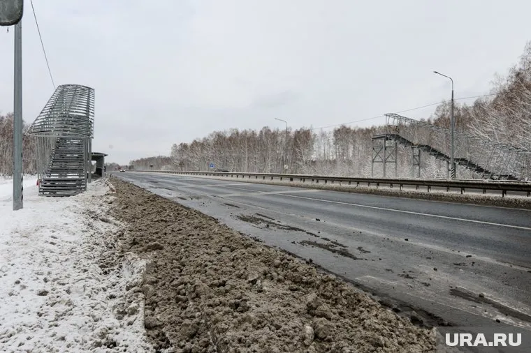До конца апреля дорожники восстановят перекрытия моста, разрушенные паводком