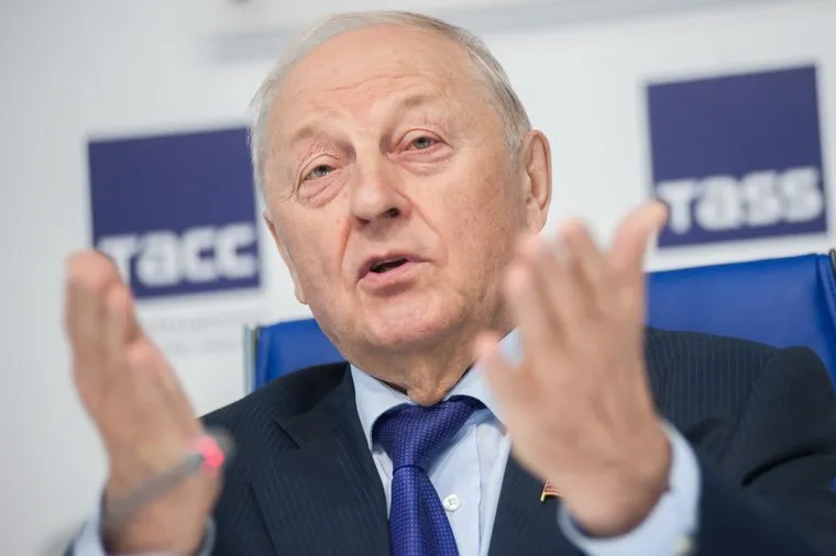 Пресс-конференция, посвященная юбилею первого губернатора Свердловской области Эдуарда Росселя. Екатеринбург