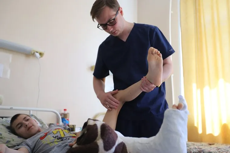 Интервью с сотрудником центра Илизарова, с врачом ортопедом Горбач Евгением Сергеевичем. Курган