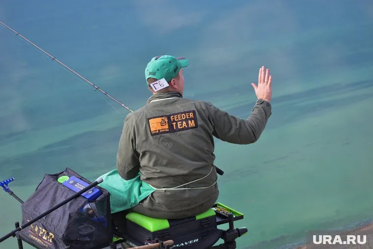 В общей сложности рыбак выловил три судака и две щуки