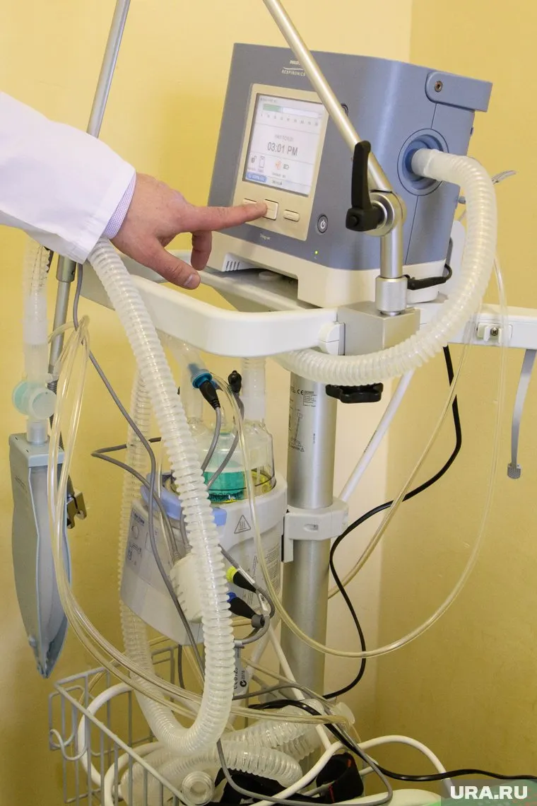 Молодого человека подключили к аппарату ИВЛ, но спасти его не удалось