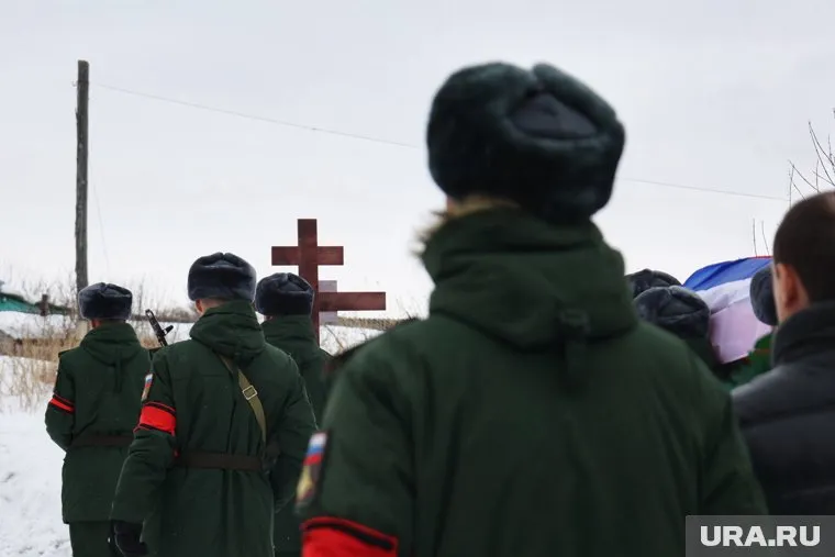 Проститься с солдатом пришли многие качканарцы (архивное фото)