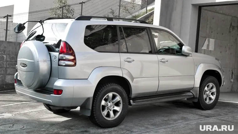 Первое место досталось японскому внедорожнику Toyota Land Cruiser Prado