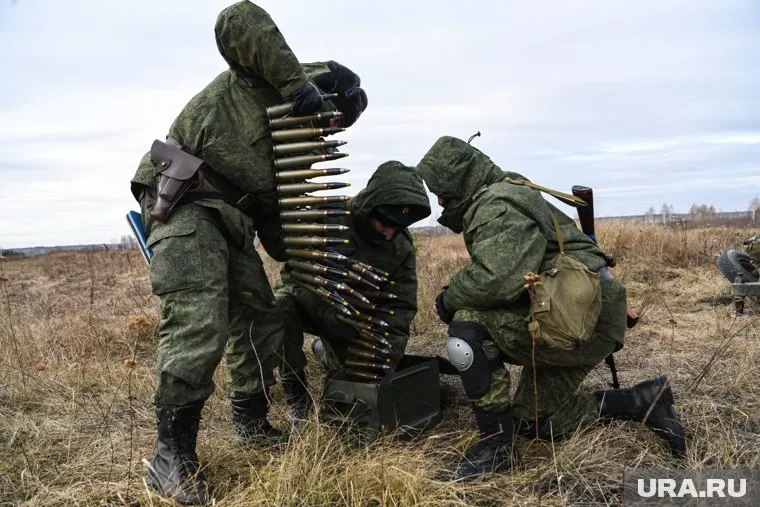 Сейчас военнослужащие проходят интенсивную подготовку к выполнению боевых задач