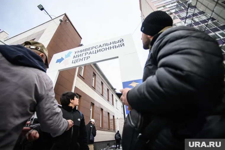 Подтвердить правовой статус в РФ мигранты должны до 1 мая
