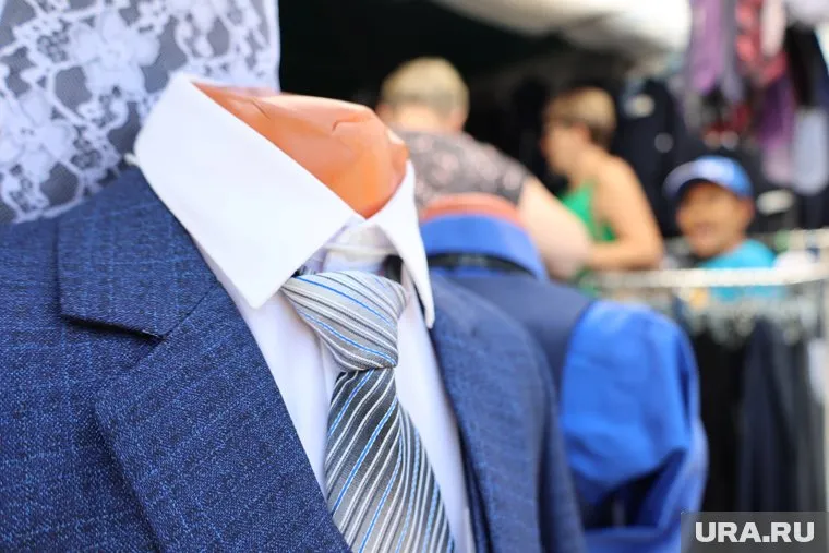 Самым дорогим в школьном образе мальчика являются рубашки