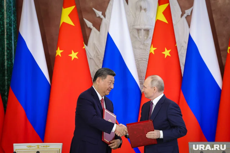 Торговлю в цифровых валютах Россия уже скоро может начать с Китаем, о чем говорили лидеры стран на саммите ШОС, отмечает Александр Разуваев