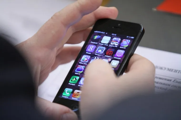 Внеочередное заседание гордумы. Екатеринбург, смартфон