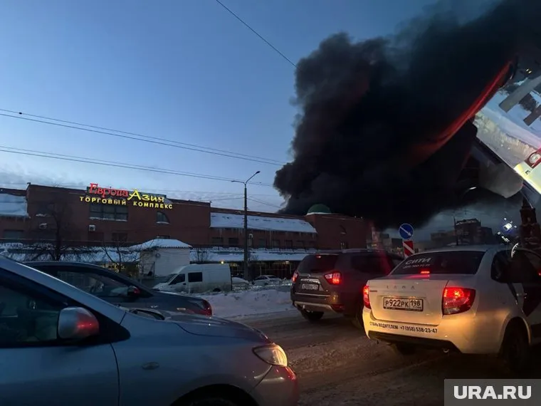Пожар на рынке «Восточный город» остановил движение на некоторое время