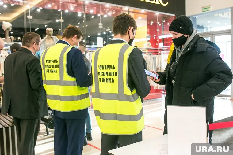 Власти призвали ужесточить масочный режим в торговых центрах