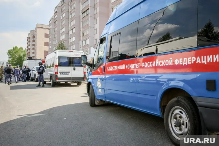 Сотрудники Следственного комитета работают на месте взрыва