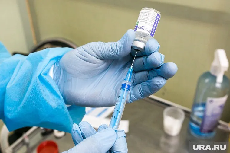 В России зарегистрировали вакцину для подростков «Спутник М»