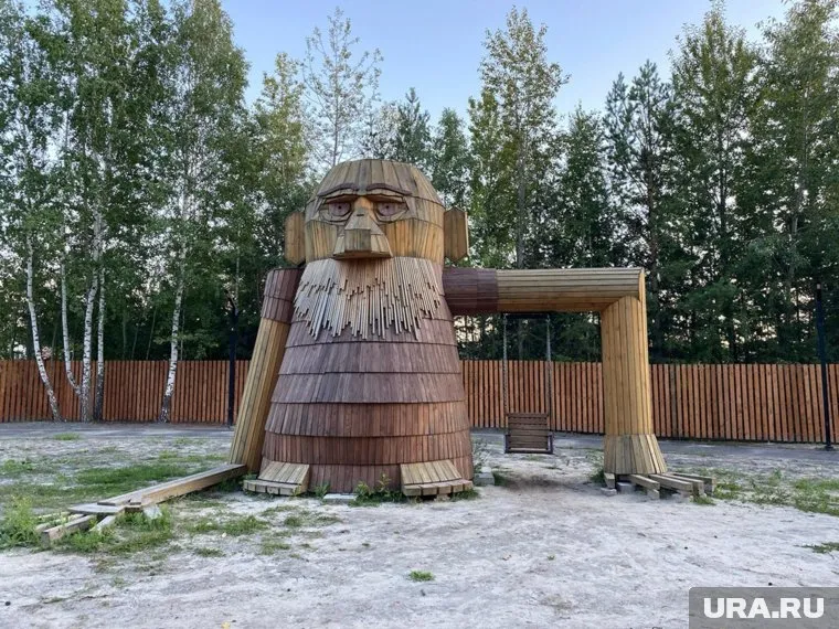 Экопарк в Кургане украшают деревянные скульптуры, которые принесли ему победу в конкурсе