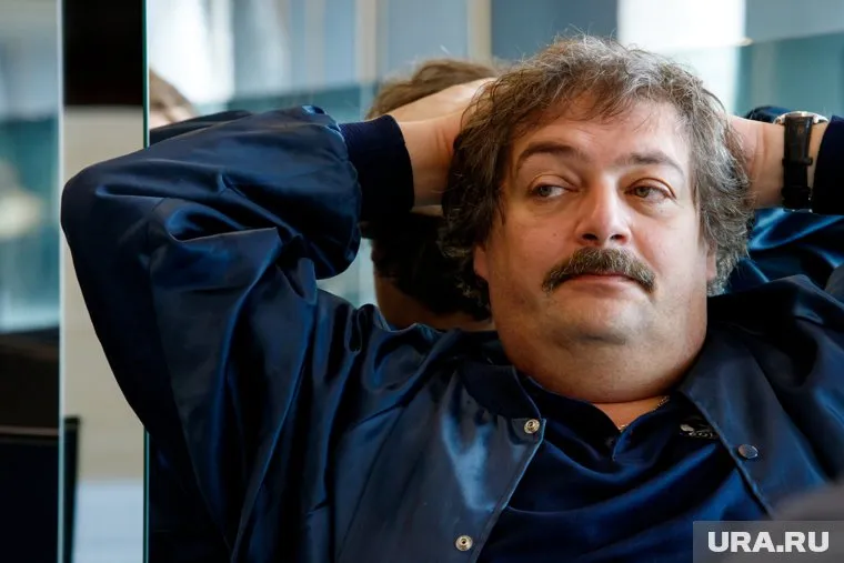 Признанный иноагентом Дмитрий Быков объявлен в розыск 28 июля