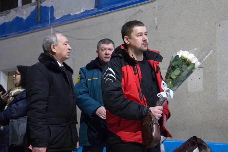 Встреча Ольги и Вани Фокиных в аэропорты. Магнитогорск, встреча, лебедев дмитрий, нижегородцев виктор, фокин евгений