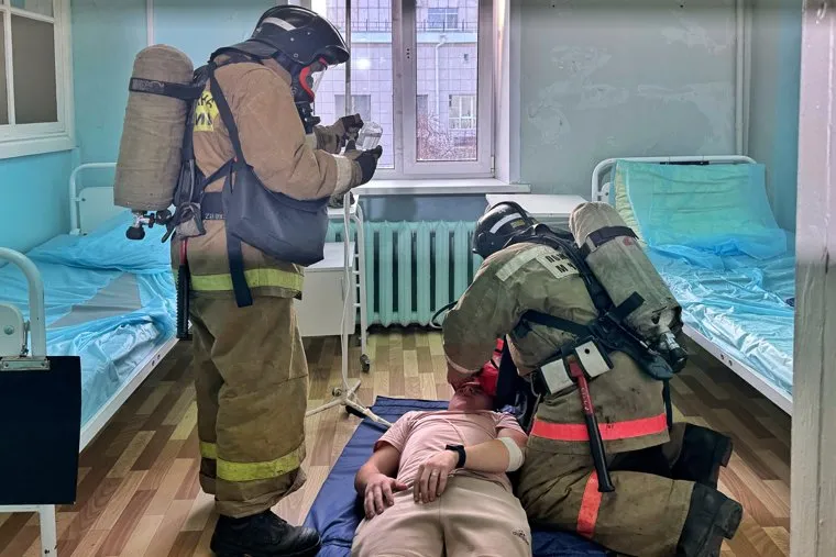 Учения МЧС в здании областной больницы. Курган