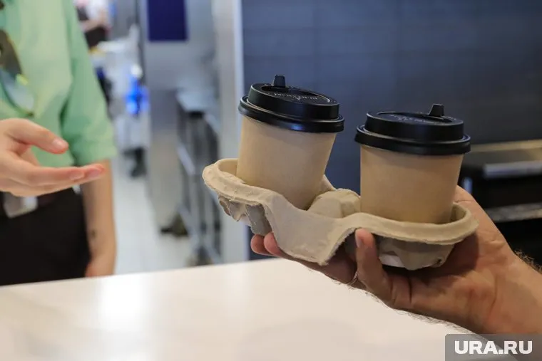 В Губкинском ожидающие автобус смогут попить кофе на остановке