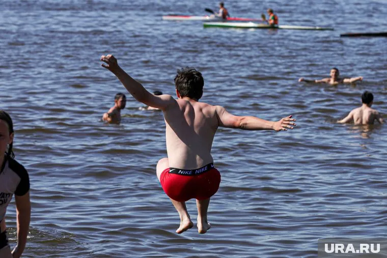 Челябинцам можно спасаться от зноя у водоемов (архивное фото)